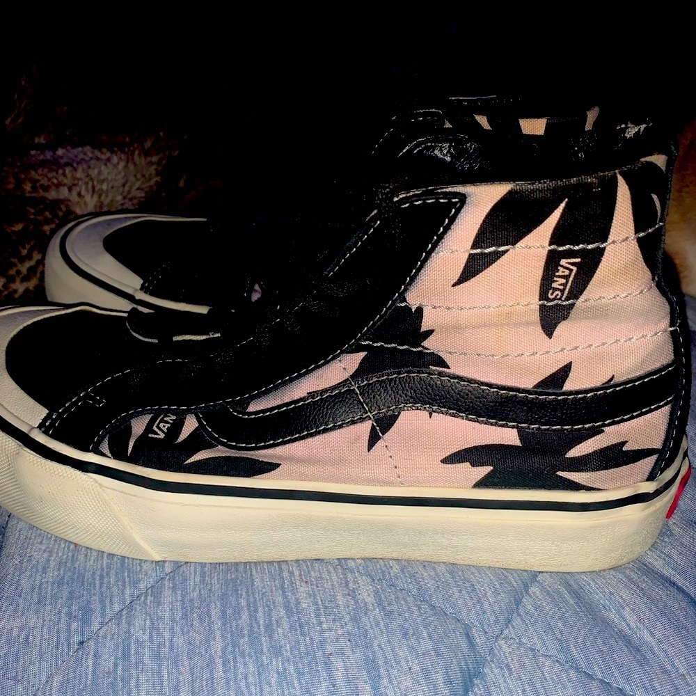 Vans Sk8-Hi tops w/ “summer leafs” (SZ 8)